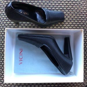 Vintage textured black leather statement pumps size 36(6) Vicini